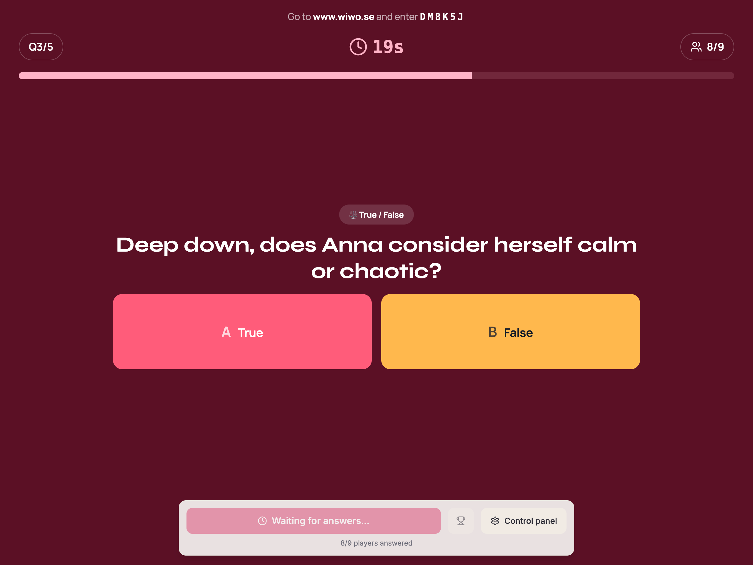 Host view with a true-or-false question and quiz controls